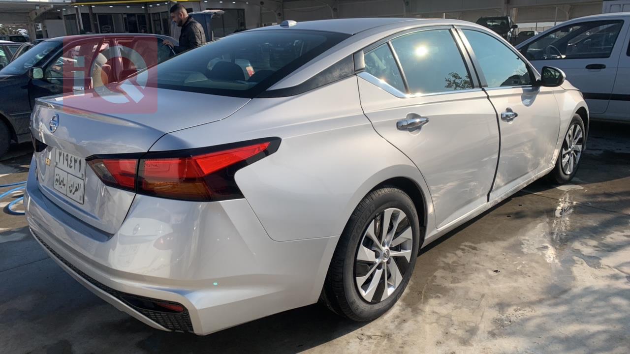 نيسان ألتيما